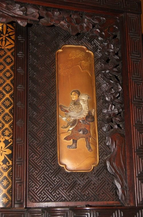 Large Majestic Chinese Sideboard From The Mid-1800s In Wood, With Panels Decorated With Bone Ap-photo-4
