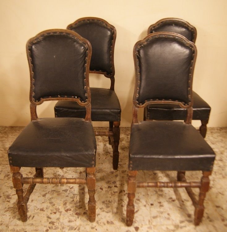 Groupe De 4 Chaises à Bobines Rustiques Italiennes Des Années 1700 En Bois De Noyer  Auberge-photo-2