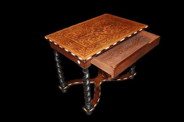 French Mid-19th-century Small Table With A Dutch-influenced Design, Crafted From Rosewood-photo-2