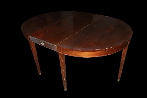 Extendable Oval English Table From The Second Half Of The 1800s, Victorian Style, In Mahogany 