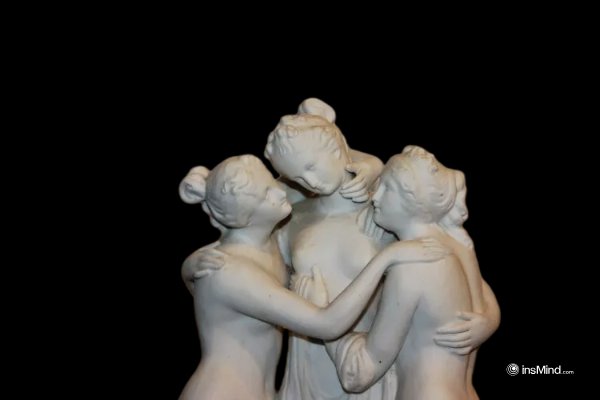 French Sculptural Group From The Late 1800s Depicting Venuses-photo-2