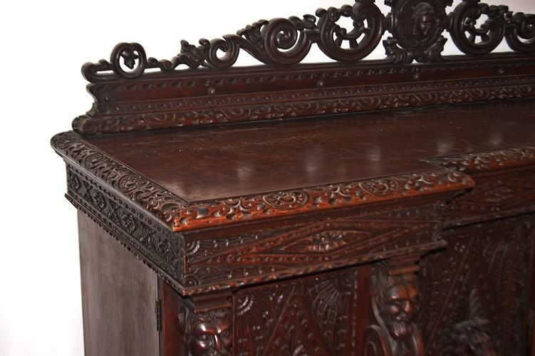 Large Mid-1800s Scottish Sideboard, Tudor Style, In Oak Wood. It Has 4 Doors And 4 Drawers, A B-photo-3