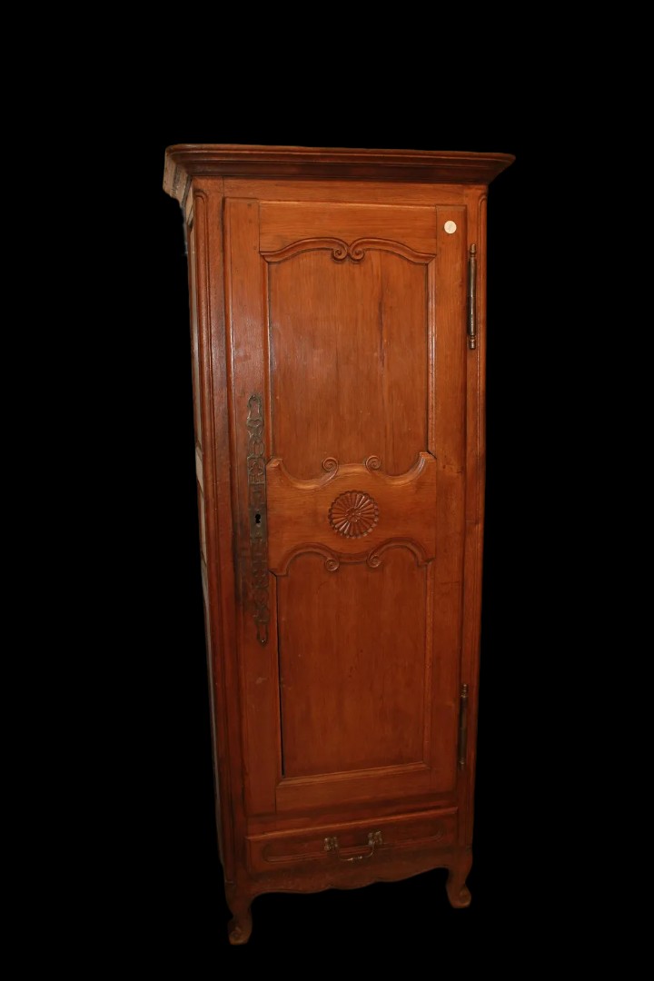 Petit Armoire Français à Une Porte En Noyer, Style Provençal