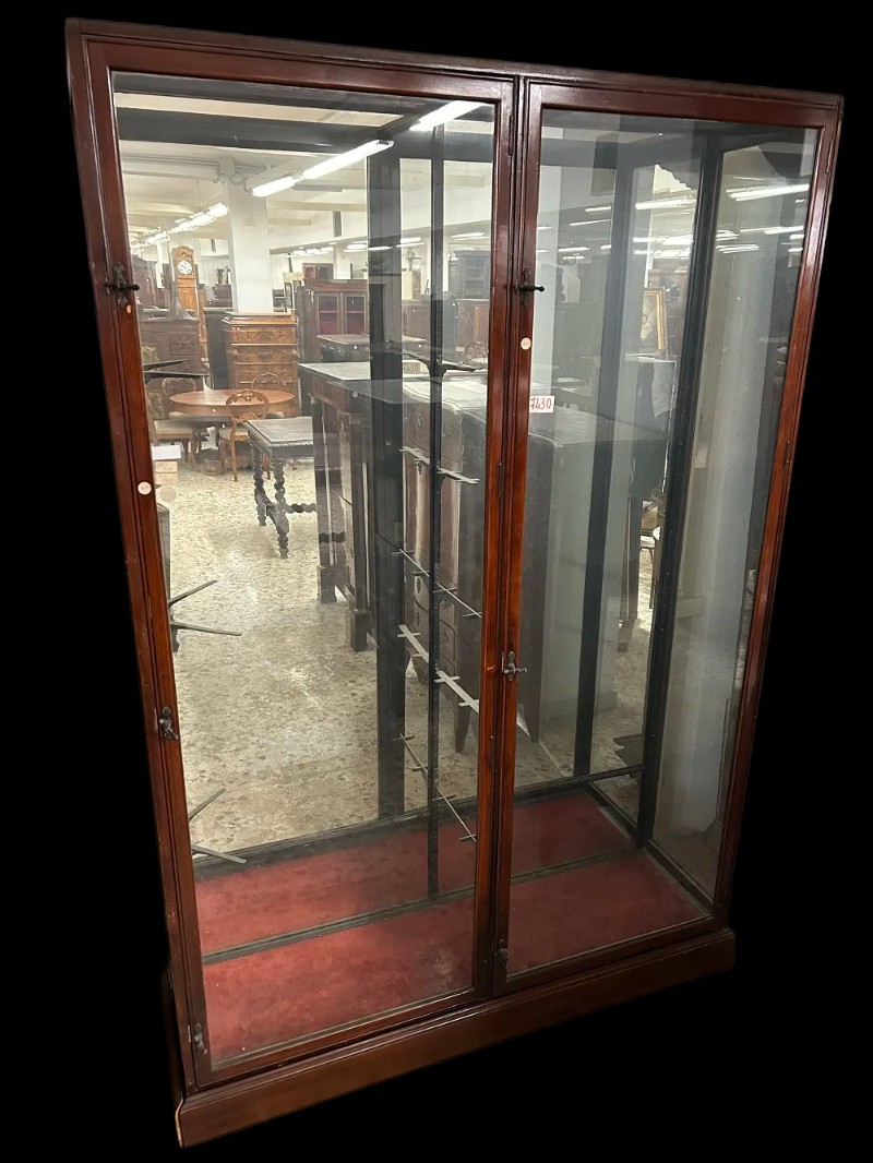 Victorian-style English Display Cabinet From The Late 19th Century Made Of Mahogany