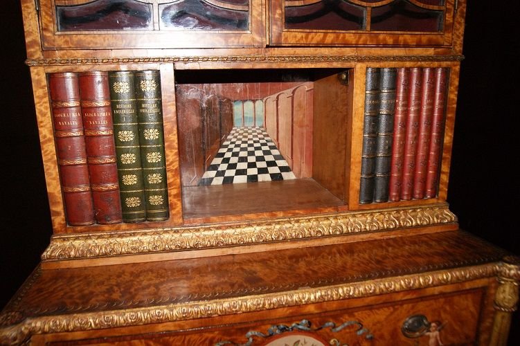 Vitrine De Style Sheraton Anglais Des Années 1700 Avec De Belles Peintures Et Décorations-photo-3