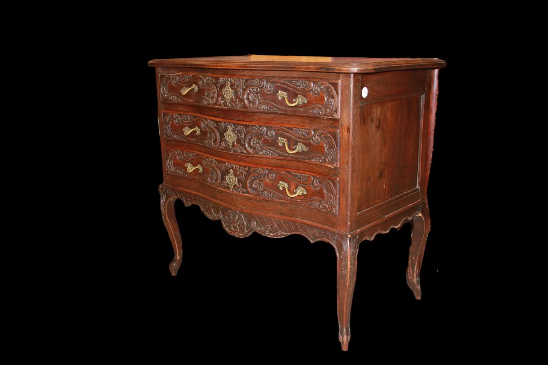 Commode Française De Style Provençal Du 19ème Siècle Richement Sculptée En Noyer-photo-3