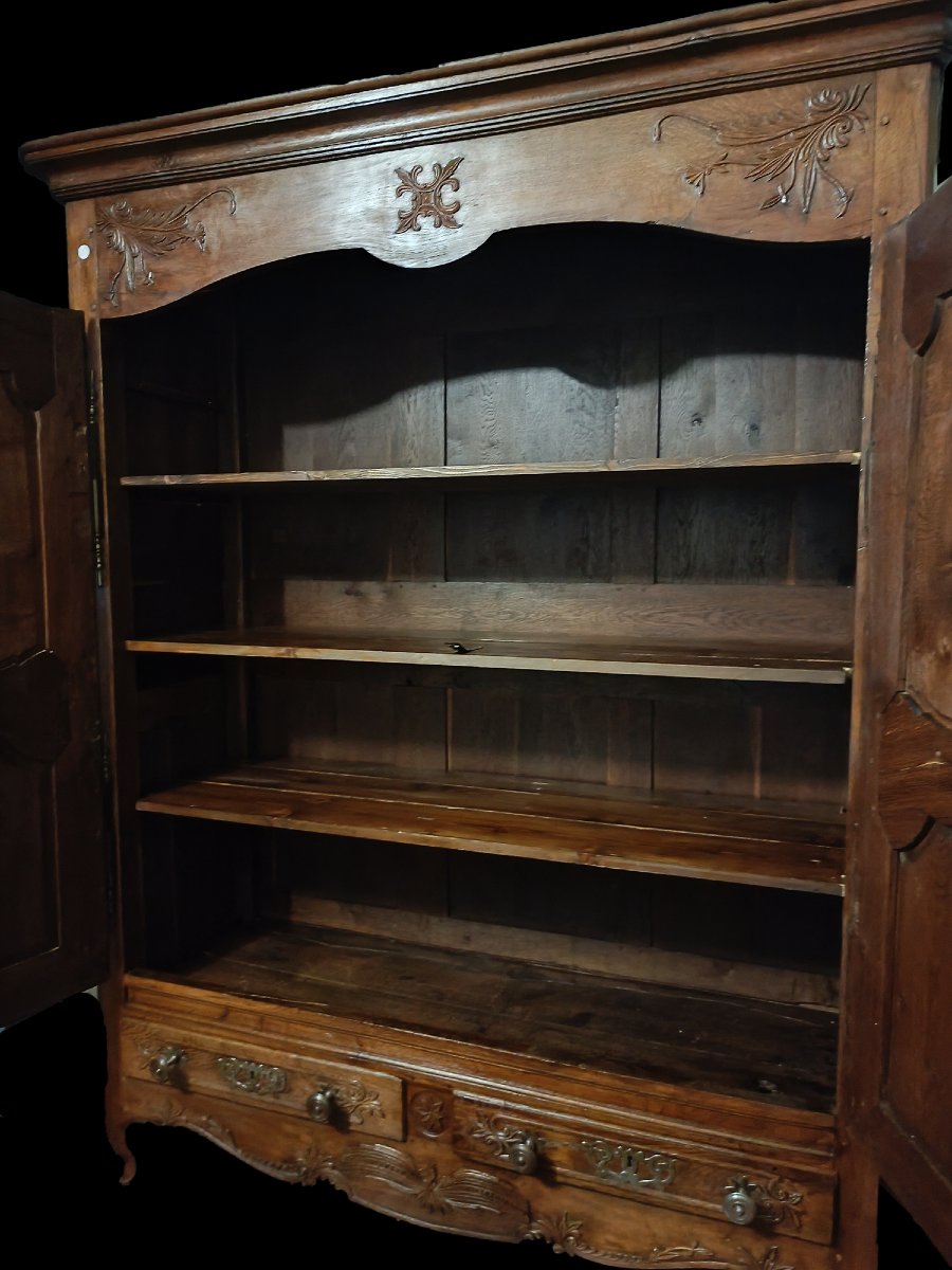 French Wardrobe From Brittany, Late 1700s, Made Of Walnut Wood. Composed Of 2 Closed Doors-photo-2