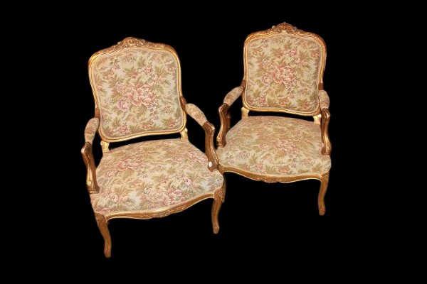 French Living Room From The Mid-1800s, Louis XV Style, In Gilded Wood With Gold Leaf Consisting-photo-2