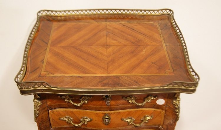 chiffonnières française style Louis XV du début des années 1800 avec des bronzes et une rampe-photo-3