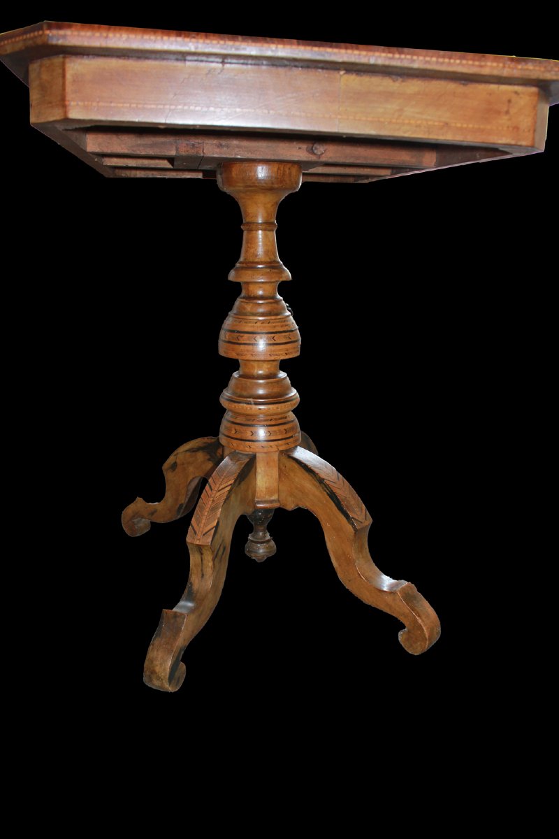 Table basse raffinée Sorrento en noyer marqueté – milieu du XIXe siècle-photo-1