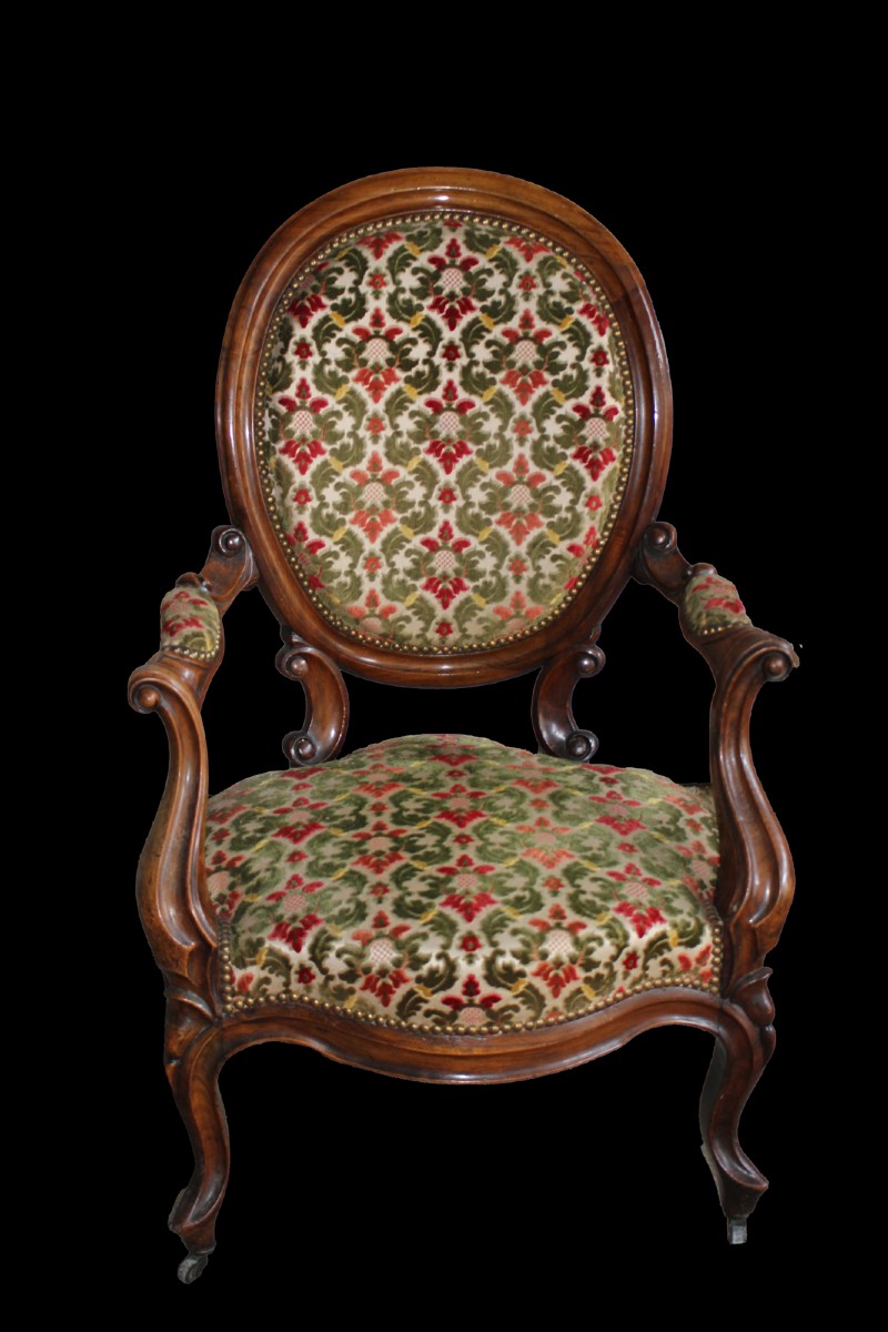 Fauteuil médaillon de style Louis Philippe en noyer - XIXe siècle