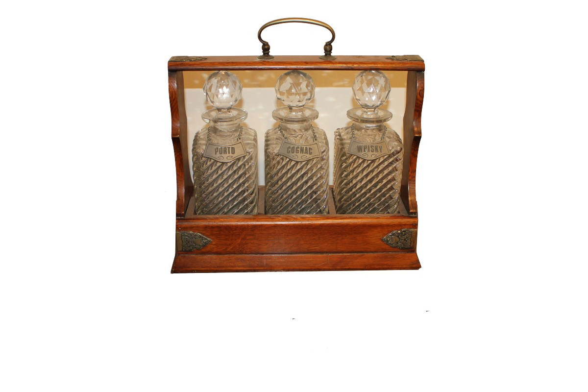 Ensemble de 3 carafes anglaises en cristal avec coffret en chêne, style victorien, seconde moit