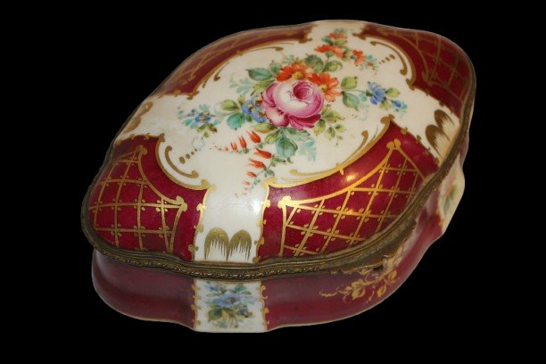 French Limoges Porcelain Jewelry Box – Late 19th Century, Bordeaux With Floral Decorations-photo-2