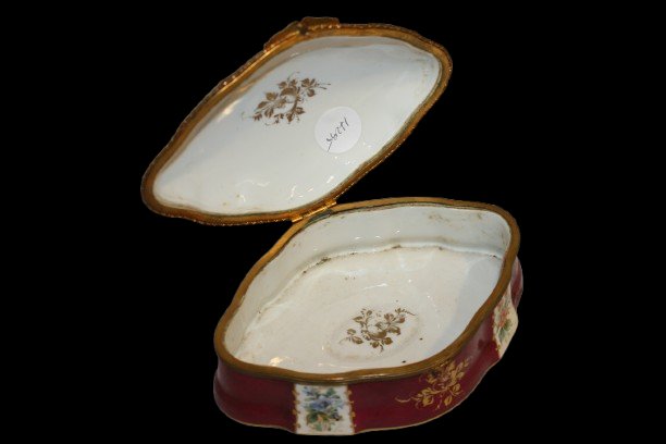 French Limoges Porcelain Jewelry Box – Late 19th Century, Bordeaux With Floral Decorations-photo-3