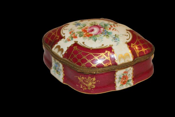 French Limoges Porcelain Jewelry Box – Late 19th Century, Bordeaux With Floral Decorations-photo-4
