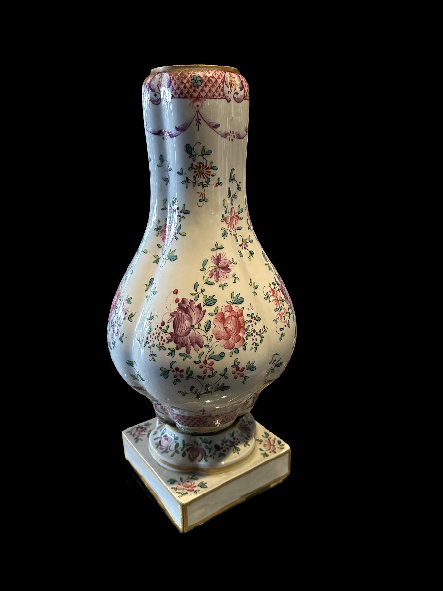 Pair Of Chinese Single-flower White Porcelain Vases With Floral Decoration – Early 20th Century-photo-3