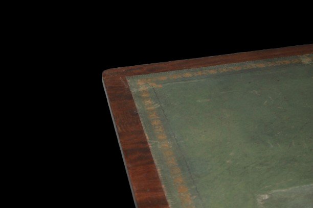 Petit bureau ancien anglais style Regency en acajou avec plateau en cuir vert, XIXe siècle-photo-3