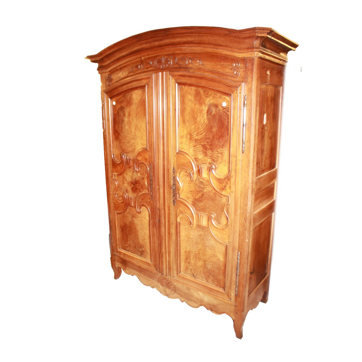 Grande armoire ancienne française style provençal en noyer, XVIIIe siècle