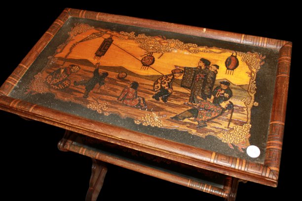 19th-century French Chinoiserie Coffee Table Featuring A Scene With Figures-photo-2