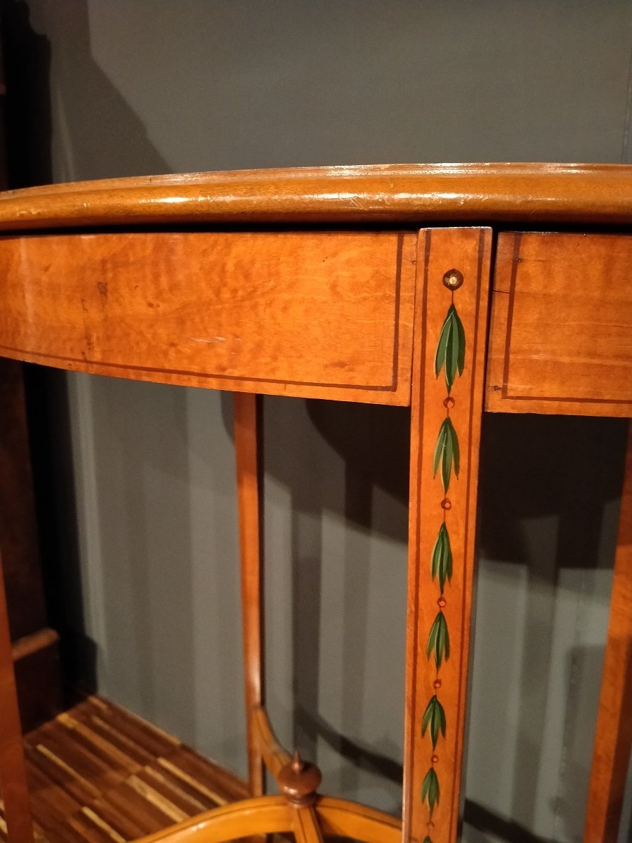 Petite Table ovale antique en bois satiné, avec peintures à motifs floraux du 19ème siècle-photo-4