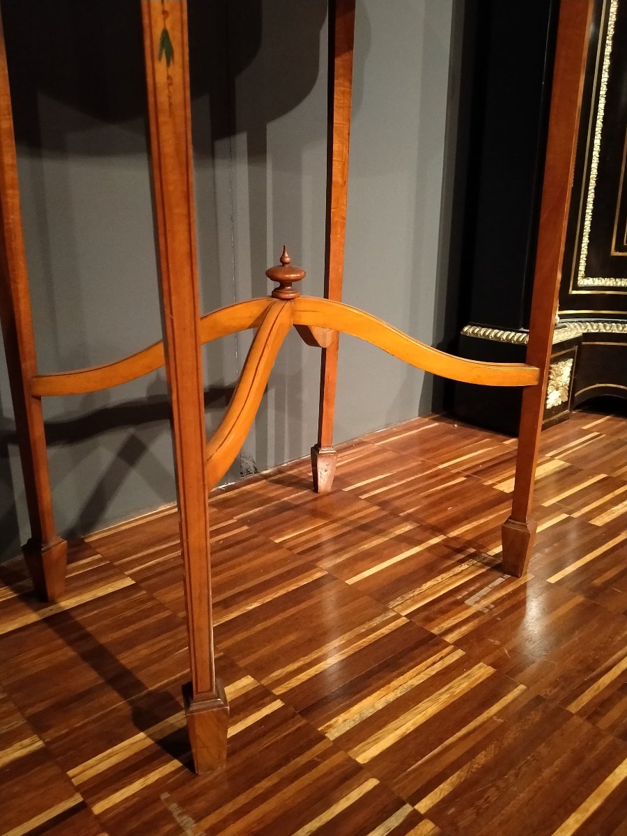 Petite Table ovale antique en bois satiné, avec peintures à motifs floraux du 19ème siècle-photo-3