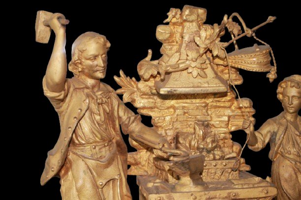 Pendule ancienne française style Louis XV en bronze doré avec scène de forgerons, XIXe siècle-photo-2
