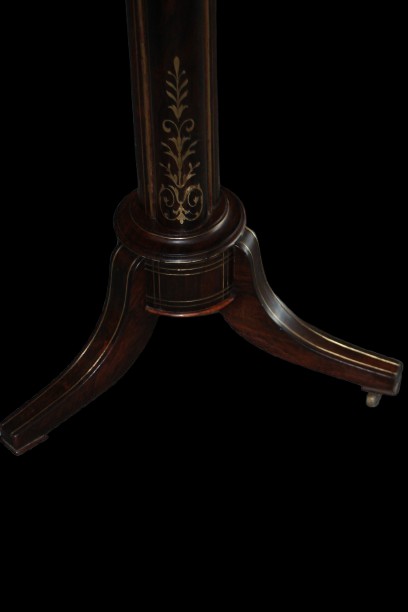 Table circulaire française style Charles X en palissandre avec marqueterie de laiton, -photo-4