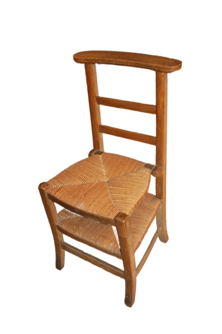 Ensemble de 6 Chaises-Genuflectoires Françaises, Fin XIXe Siècle, Bois de Noyer