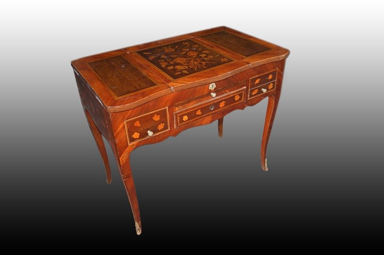 Chiffonnière française richement marquetée du milieu des années 1800