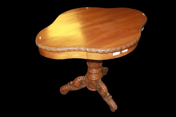 19th-century Northern European Scalloped Coffee Table-photo-3