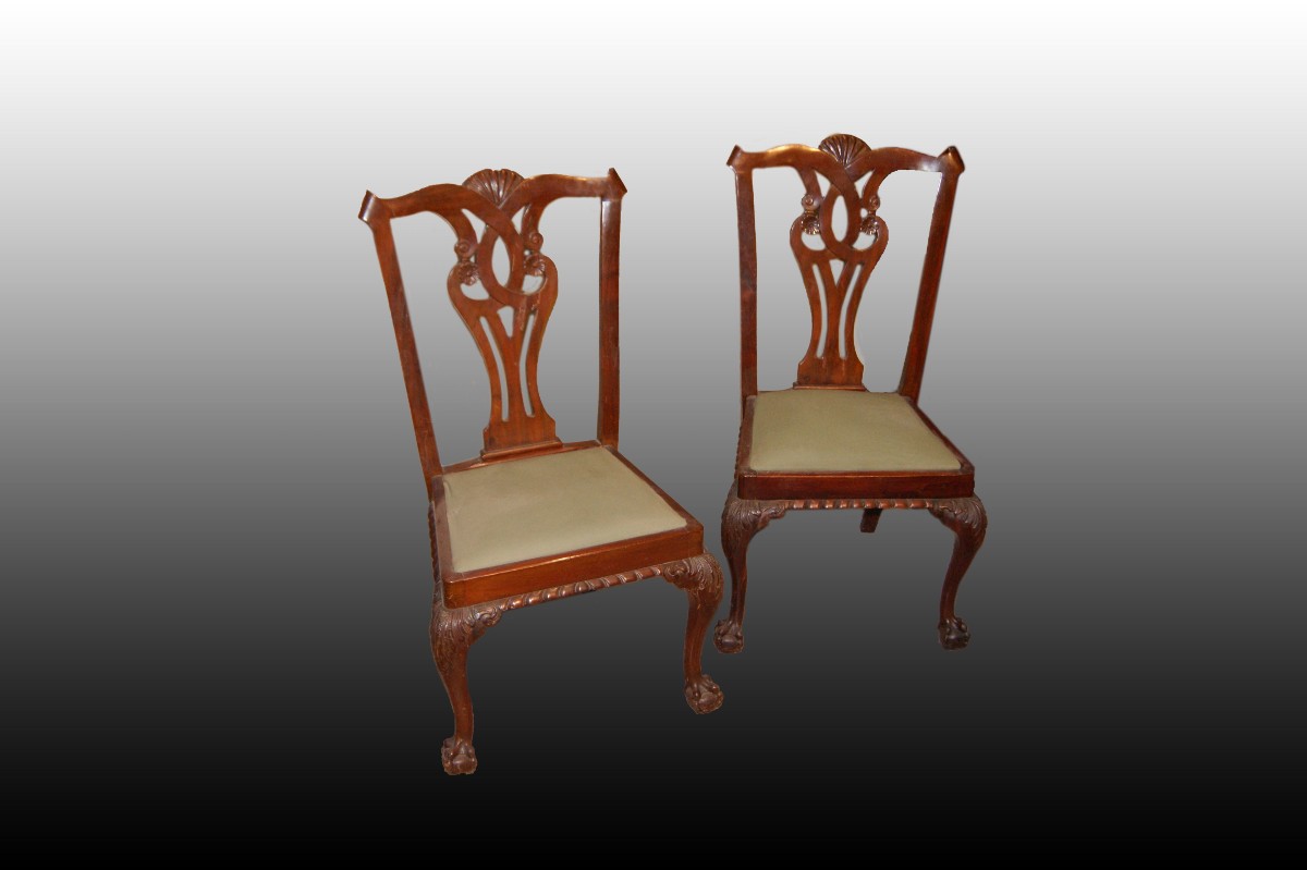 Groupe de 4 chaises de style Chippendale en bois d'acajou