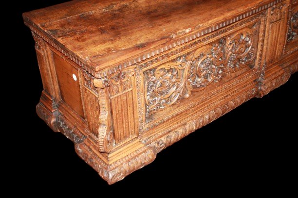 Late 16th-century French Renaissance Chest, Walnut-photo-2