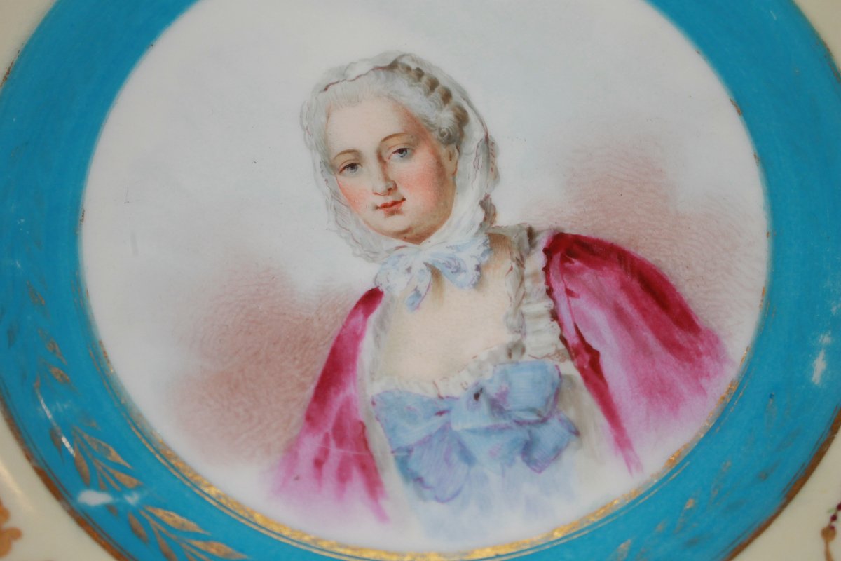Assiette en Porcelaine Française avec Portrait de Madame de Pompadour – XIXe Siècle-photo-3