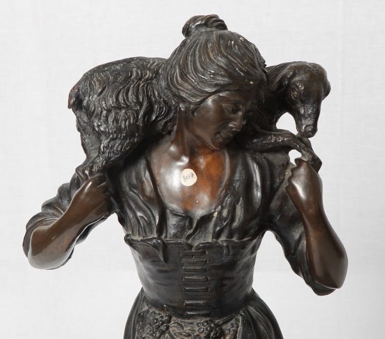 Sculpture antique française en métal des années 1800 représentant une bergère-photo-2