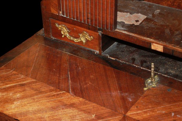 Petit bureau bonheur-du-jour français style Louis XV en bois de rose, milieu XIXe siècle-photo-3