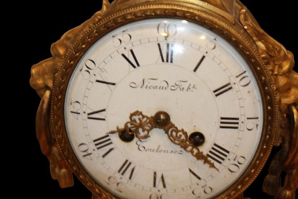 Elegant French Mantel Clock Made Of Mercury-gilded Bronze-photo-2