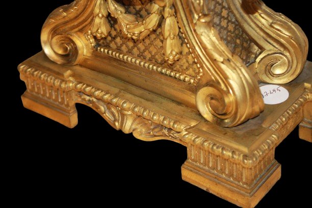 Elegant French Mantel Clock Made Of Mercury-gilded Bronze-photo-1