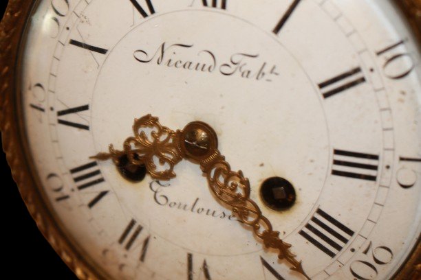 Elegant French Mantel Clock Made Of Mercury-gilded Bronze-photo-2