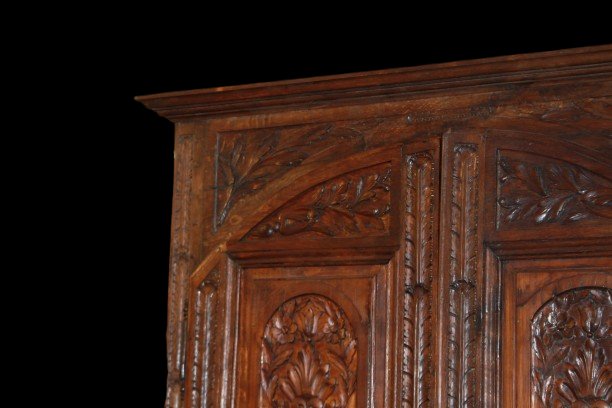 Buffet française style Vieille Provence en chêne sculpté, seconde moitié XIXe siècle-photo-2