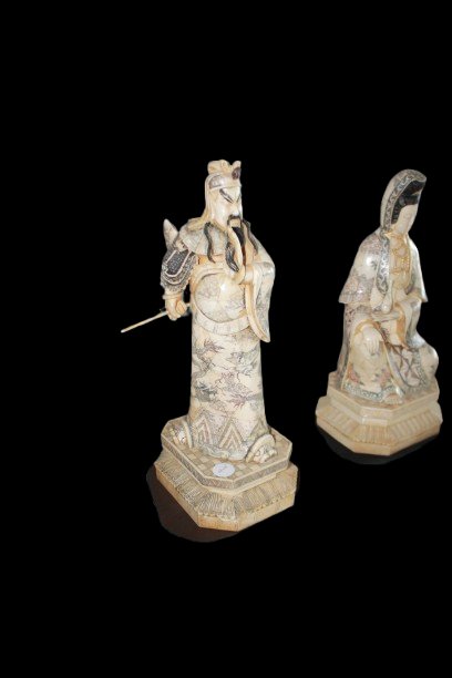 A Pair Of Elegant Oriental Sculptures Depicting Two Figures In Traditional Attire-photo-2