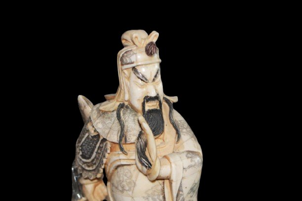A Pair Of Elegant Oriental Sculptures Depicting Two Figures In Traditional Attire-photo-3