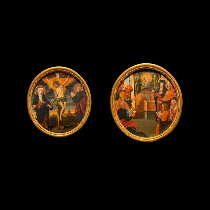 Paire de tableaux religieux français du XVIIIe siècle – Crucifixion et Jésus parmi les Doc