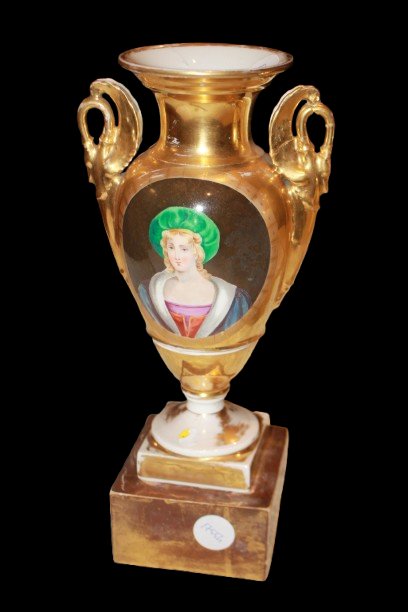 Élégante paire de vases français en porcelaine à portraits féminins peints à la main – XIXe siè-photo-2