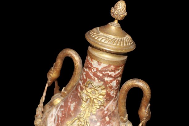 Élégante paire de cassolettes françaises en marbre et bronze doré de style Empire – XIXe siècle-photo-4