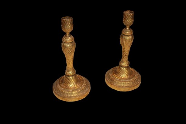 Élégante paire de bougeoirs français en bronze doré néoclassiques – Fin du XIXe siècle