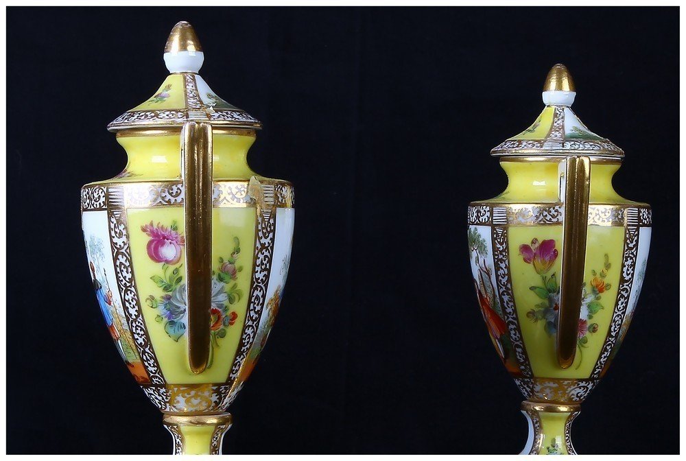 Pair Of Small Porcelain Amphora Vases With Lid, Dresden Manufacture 1800-photo-3