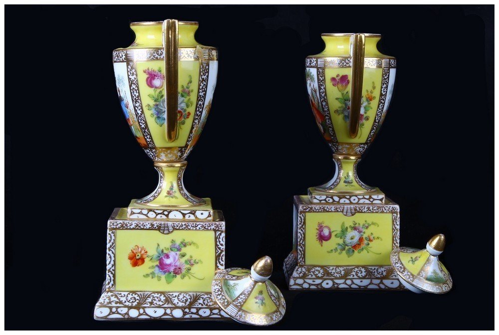 Pair Of Small Porcelain Amphora Vases With Lid, Dresden Manufacture 1800-photo-5