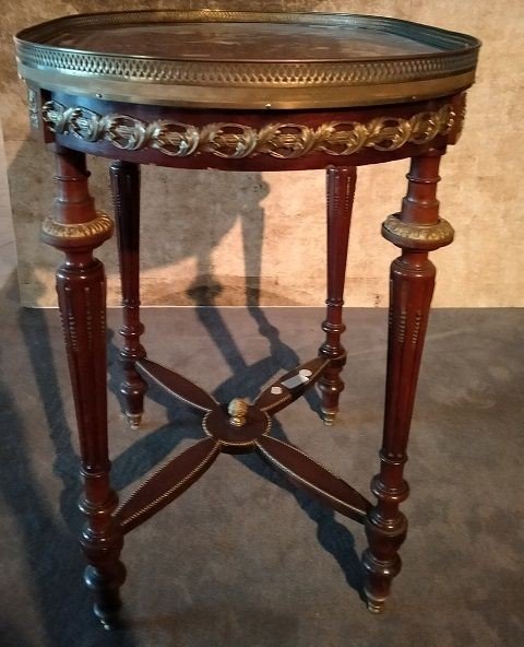 Petit Table d'Appoint Style Louis XVI Années 1800 Avec Marbre Rouge Français Et Riches Bronzes-photo-1