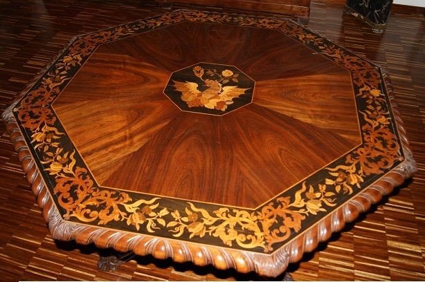 Dutch Octagonal Table From The Early 1800s In Walnut Of Exceptional Quality-photo-2