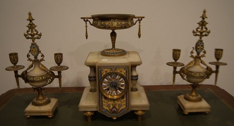 Triptych Pendulum And French Candlesticks In Marble And Bronze Decorated In Eclectic Style 1800